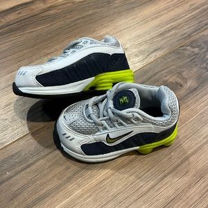 Toddlers Nike Shox White & Navy Blue Lace Up Sneakers / Size 4.5C